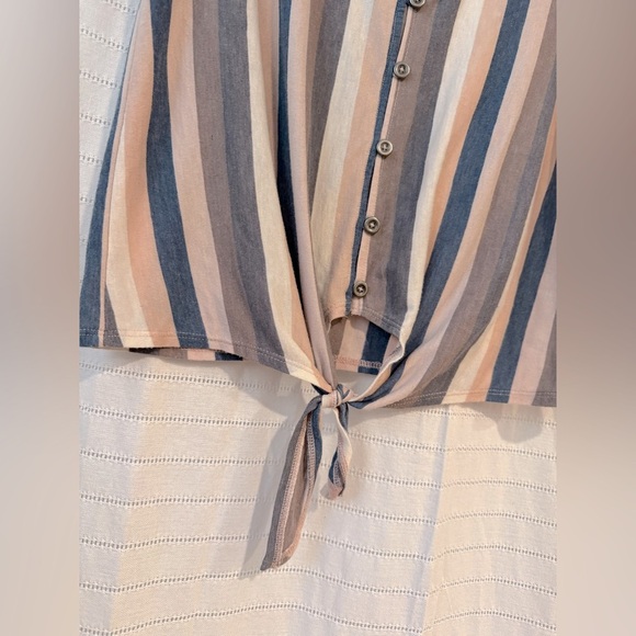 American Eagle Outfitters Striped V-Neck Button/Tie Short-Sleeve Top - Picture 4 of 8